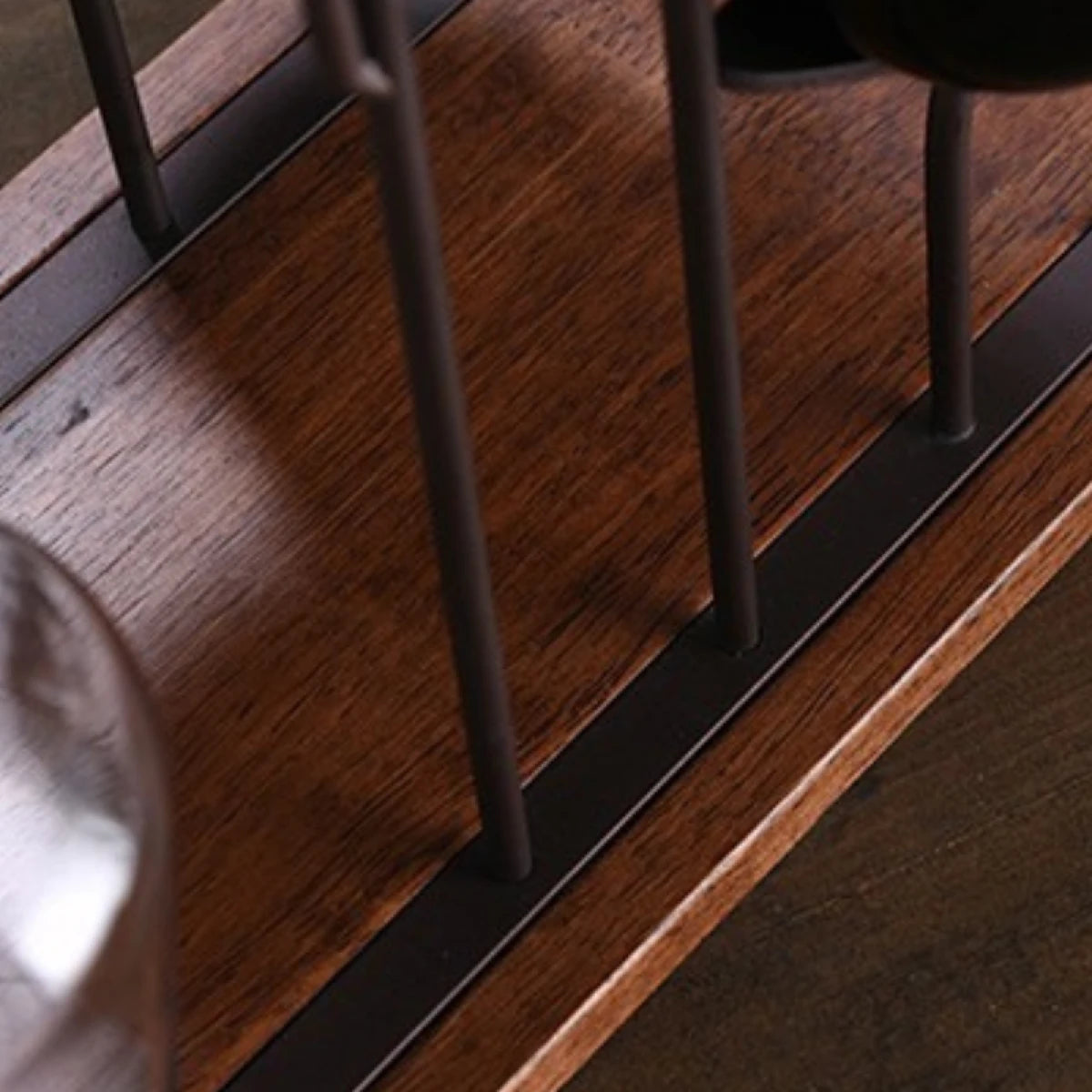 Suport pentru 6 sticle de vin, design modern, lemn natural si otel, 32.5 x 16 x 30 cm