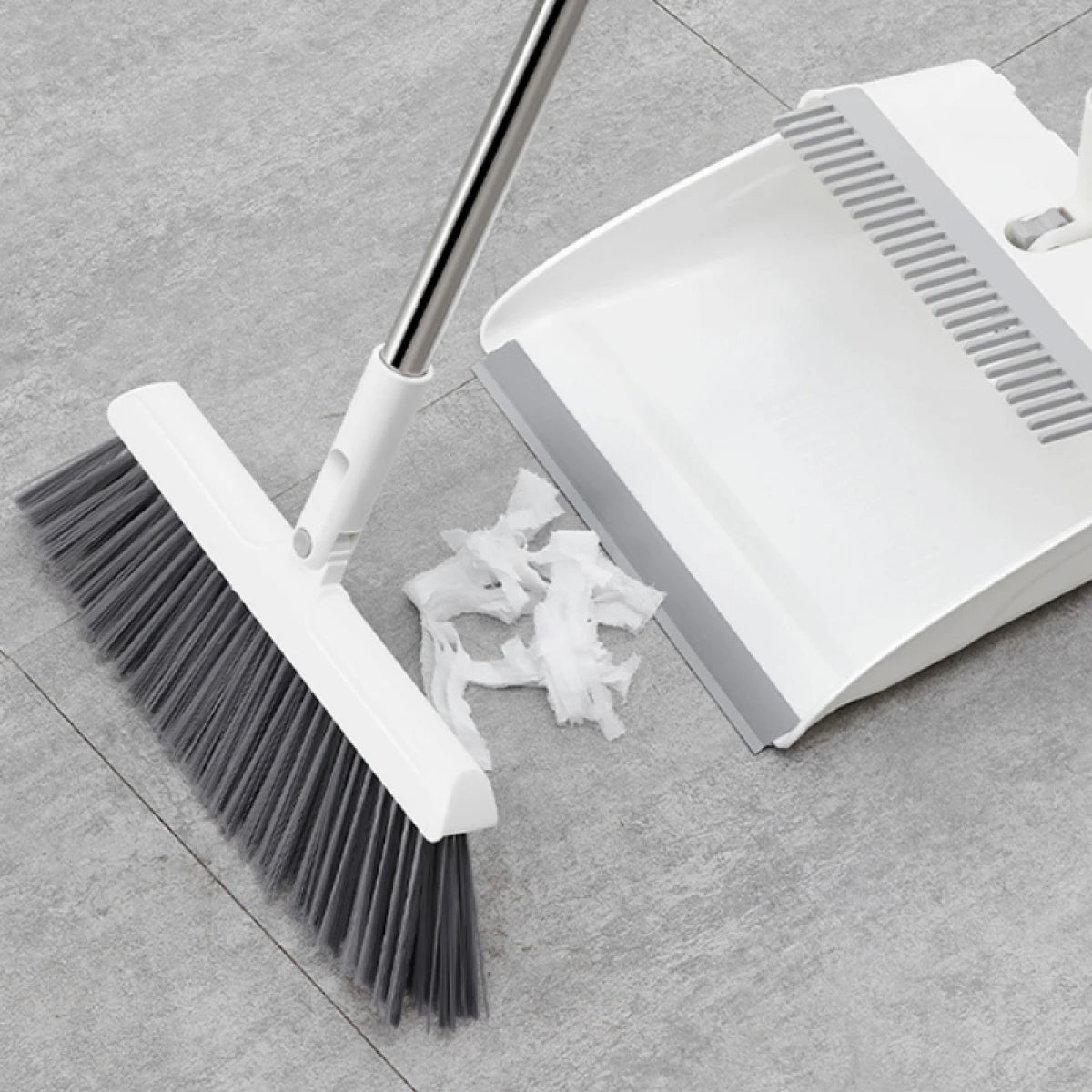 Set matura si faras pliabil, coada inox, perii moi de 7.5 cm, alb