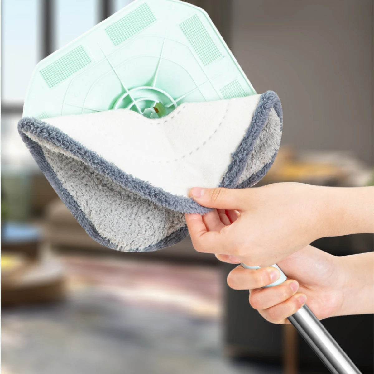 Set mop rotativ 360° cu galeata centrifuga, separare apa curata de apa murdara, sistem evacuare apa, 4 rezerve