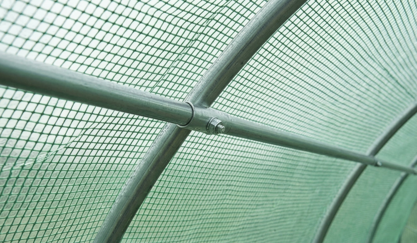 Sera din polietilena pentru gradina MESTERINO MTGH-083, dimensiuni 8x3x2 m, 135 g/m2, structura tevi din otel galvanizat