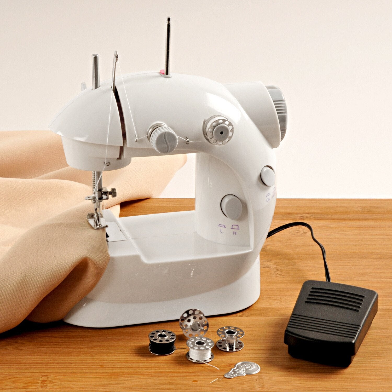 Mini masina de cusut electrica cu pedala + Accesorii
