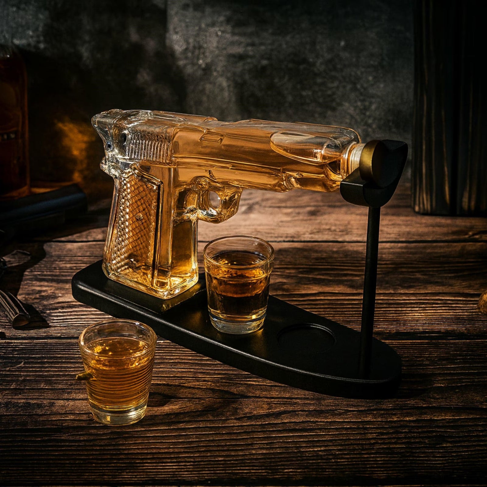 Set Decantor Bauturi Forma Pistol si Gloante 220ml/50ml Sticla Lemn - imagine principala