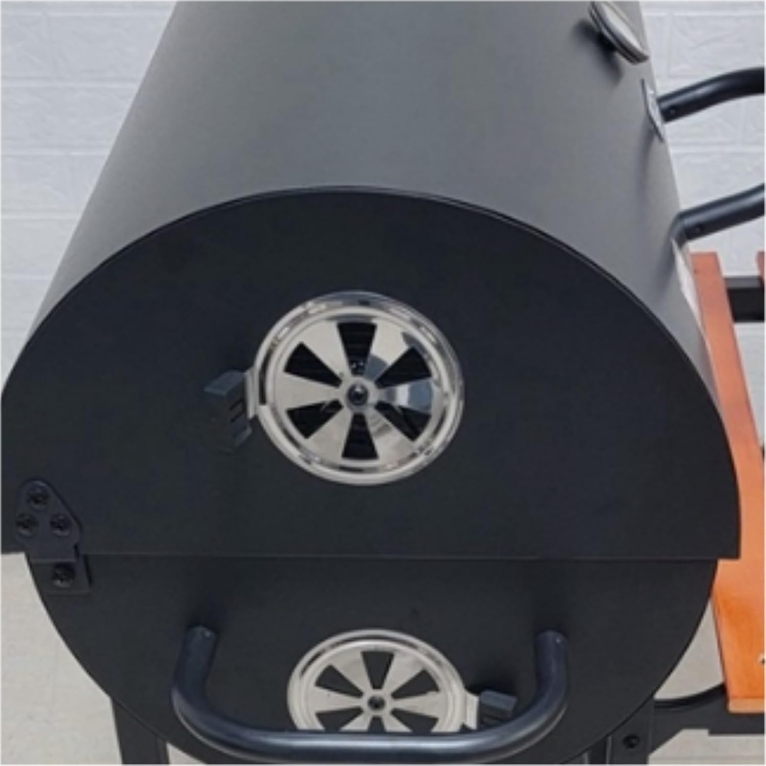 Gratar cu capac si termometru 105,5x85x118 cm – rafturi laterale, roti si aerisire reglabila