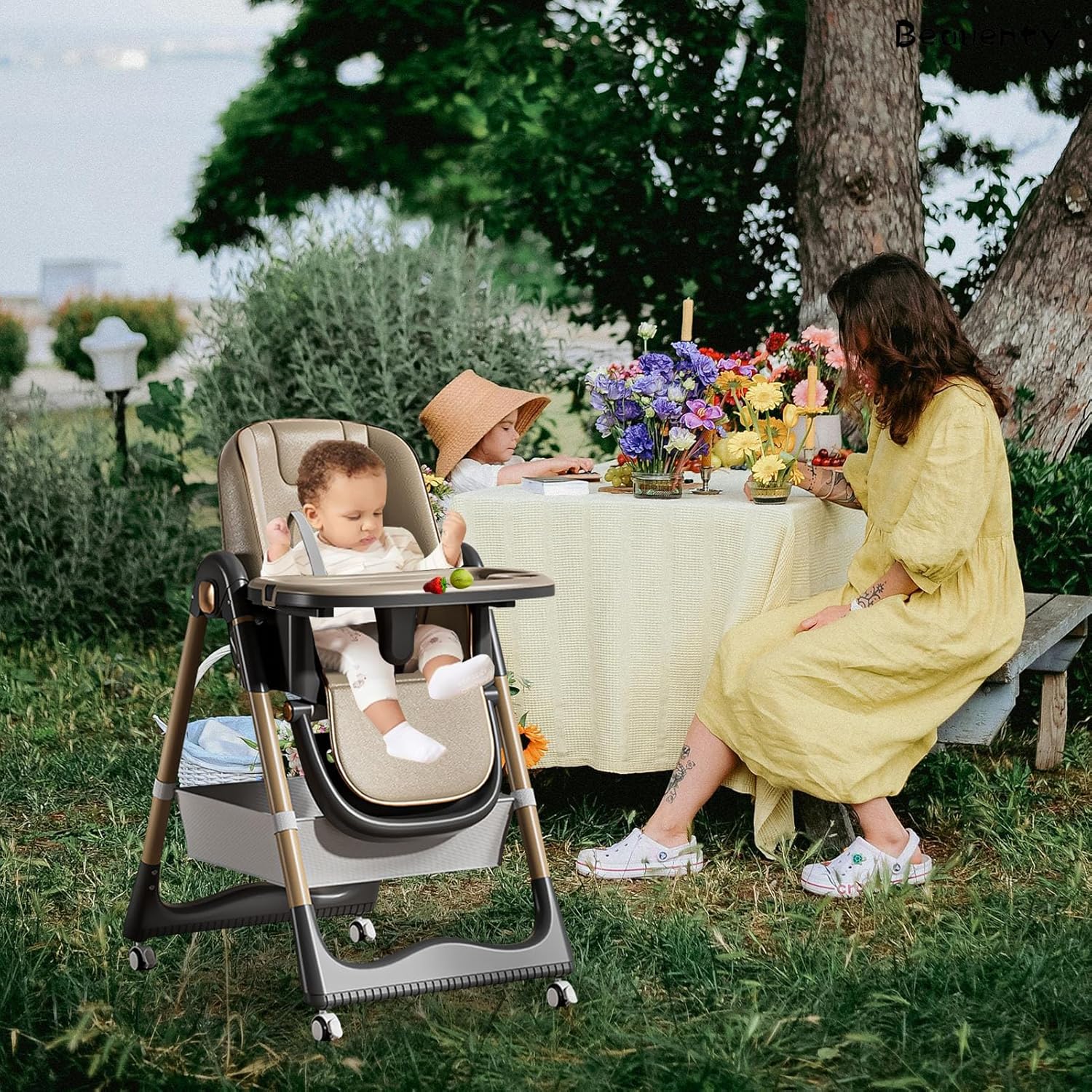 Scaun de Masa 3 in 1 pentru Bebelusi si Copii, varsta 6-36 luni, Inaltime ajustabila, centura de siguranta in 5 puncte, tavita reglabila si detasabila, roti, maro