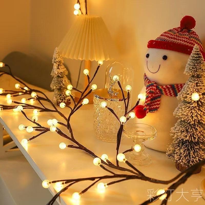 Ghirlanda luminoasa decorativa cu ramuri flexibile – 1.6 m, 72 LED-uri, telecomanda si alimentare USB