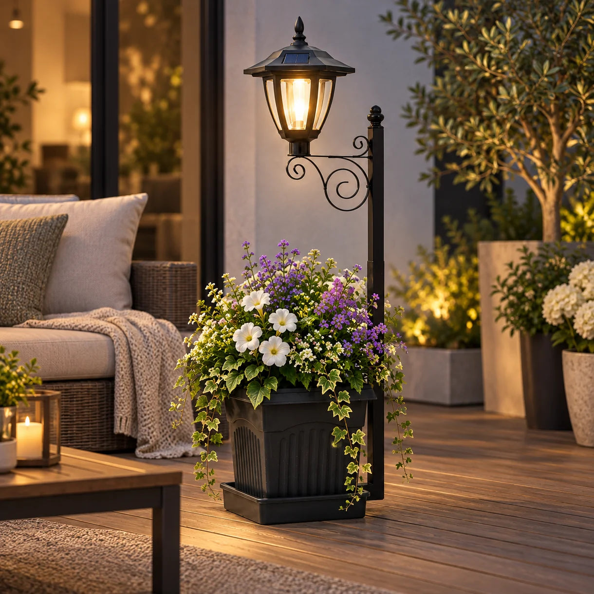 Lampă Solară de Grădină cu Jardinieră Integrată, Felinar LED și Design Decorativ – 29 × 28 × 74 cm