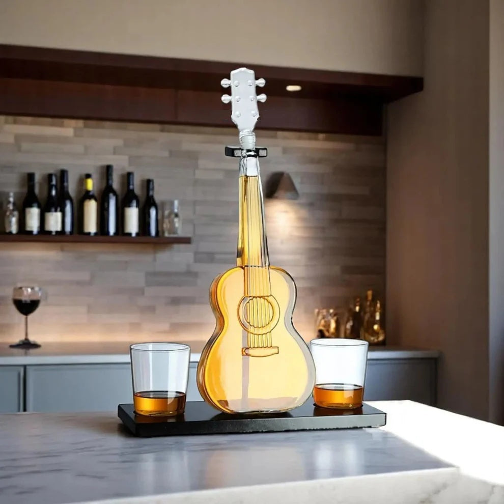 Set decantor in forma de vioara cu 2 pahare si suport din lemn 1000 ml