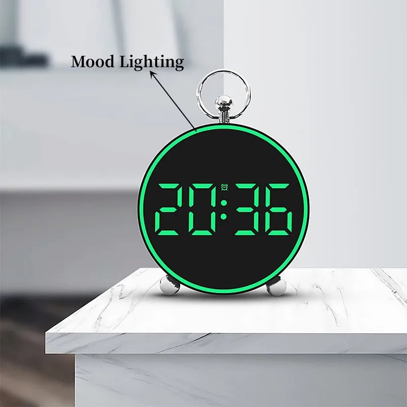 Ceas desteptator digital LED 4,4" cu afisaj color, comanda vocala si alarme personalizabile - trezeste ecranul prin bataie din palme