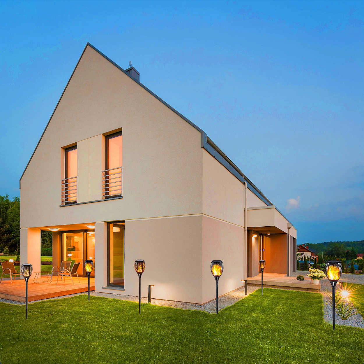 Set 4 lampi solare tip torta cu efect flacara, varianta mare 78cm, 96LED