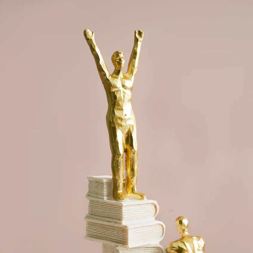 Statueta decorativa “Books Staircase” – simbol al succesului prin cunoastere si perseverenta, 30 cm