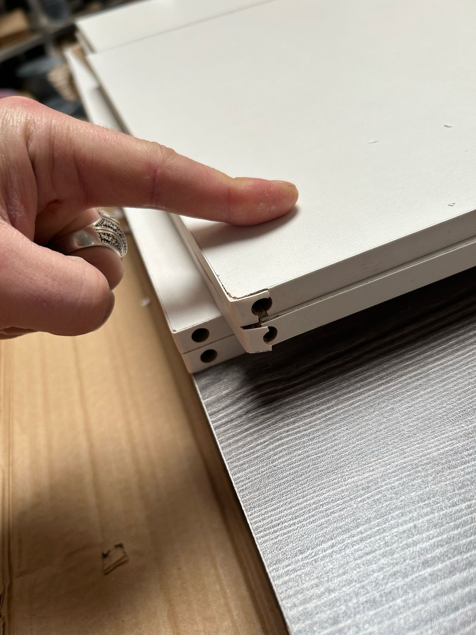 RESIGILAT - Pantofar tip dulap pentru hol, design minimalist, alb/gri