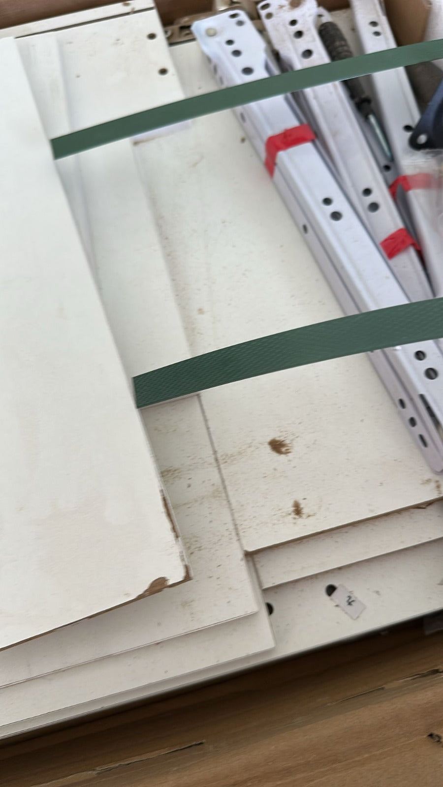 RESIGILAT - Comoda moderna si simpla cu 3 sertare si 2 usi, 140x40x75cm