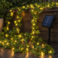 Instalatie solara LED tip iedara cu frunze artificiale lumina calda 7m 50 LED-uri sau 12m 100 LED-uri - in context de utilizare