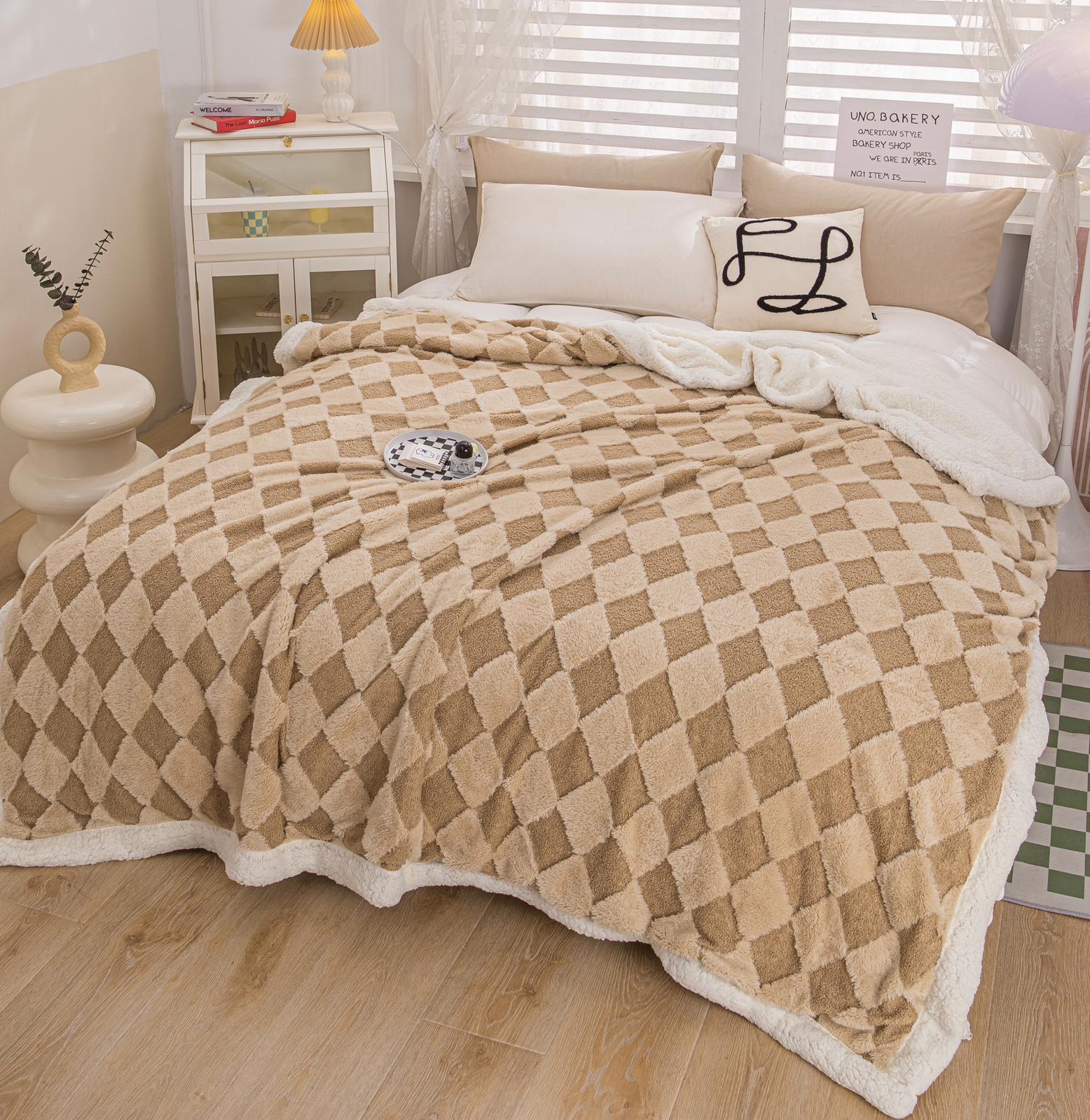Patura Cocolino cu Blanita de Iepure si Catifea Teddy, 200x230cm, cu blanita pe spate