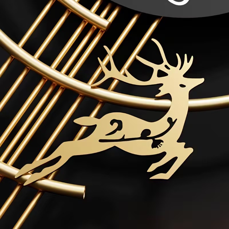 Ceas elegant de perete, cu design modern si elemente nautice, mecanism silentios si finisaj metalic elegant