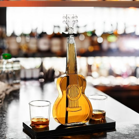 Set decantor in forma de vioara cu 2 pahare si suport din lemn 1000 ml