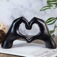 Decoratiune sculpturala maini in forma de inima – rasina – 25 x 8.5 x 15 cm