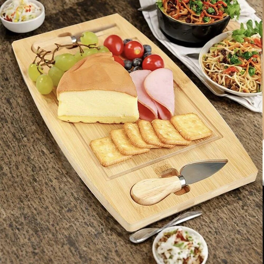 Platou de branzeturi cu ustensile pentru servire, din lemn, dimensiuni 36x18x1, 5 cm