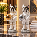 Statuetă Decorativă„Câine Astronaut”, cu Glob Metalizat, din Rășină – 18 cm