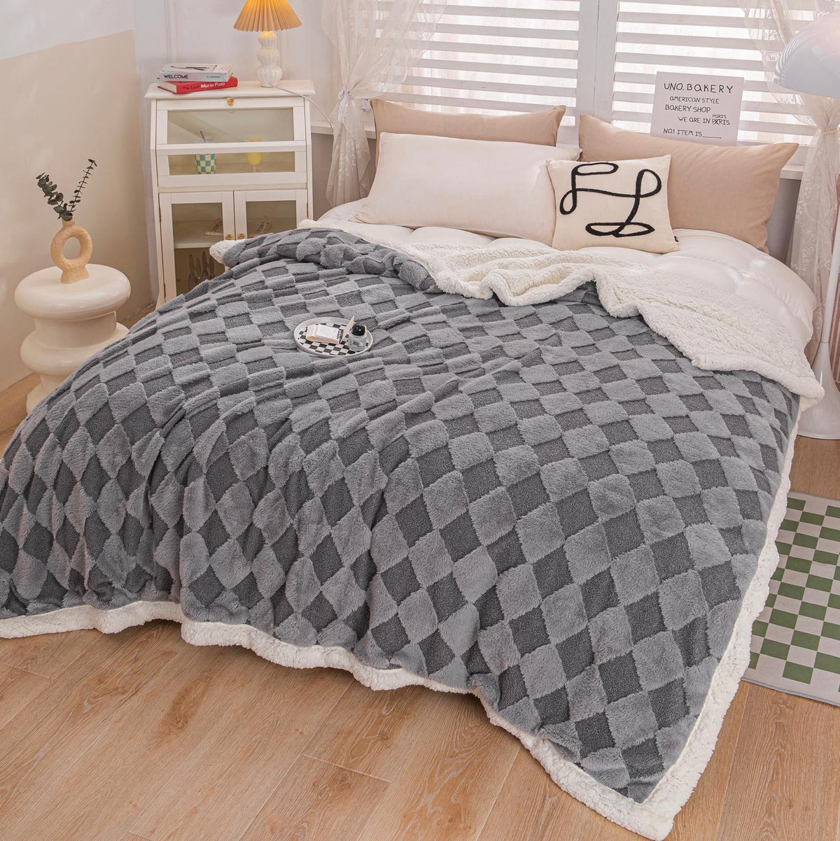 Patura Cocolino cu Blanita de Iepure si Catifea Teddy, 200x230cm, cu blanita pe spate