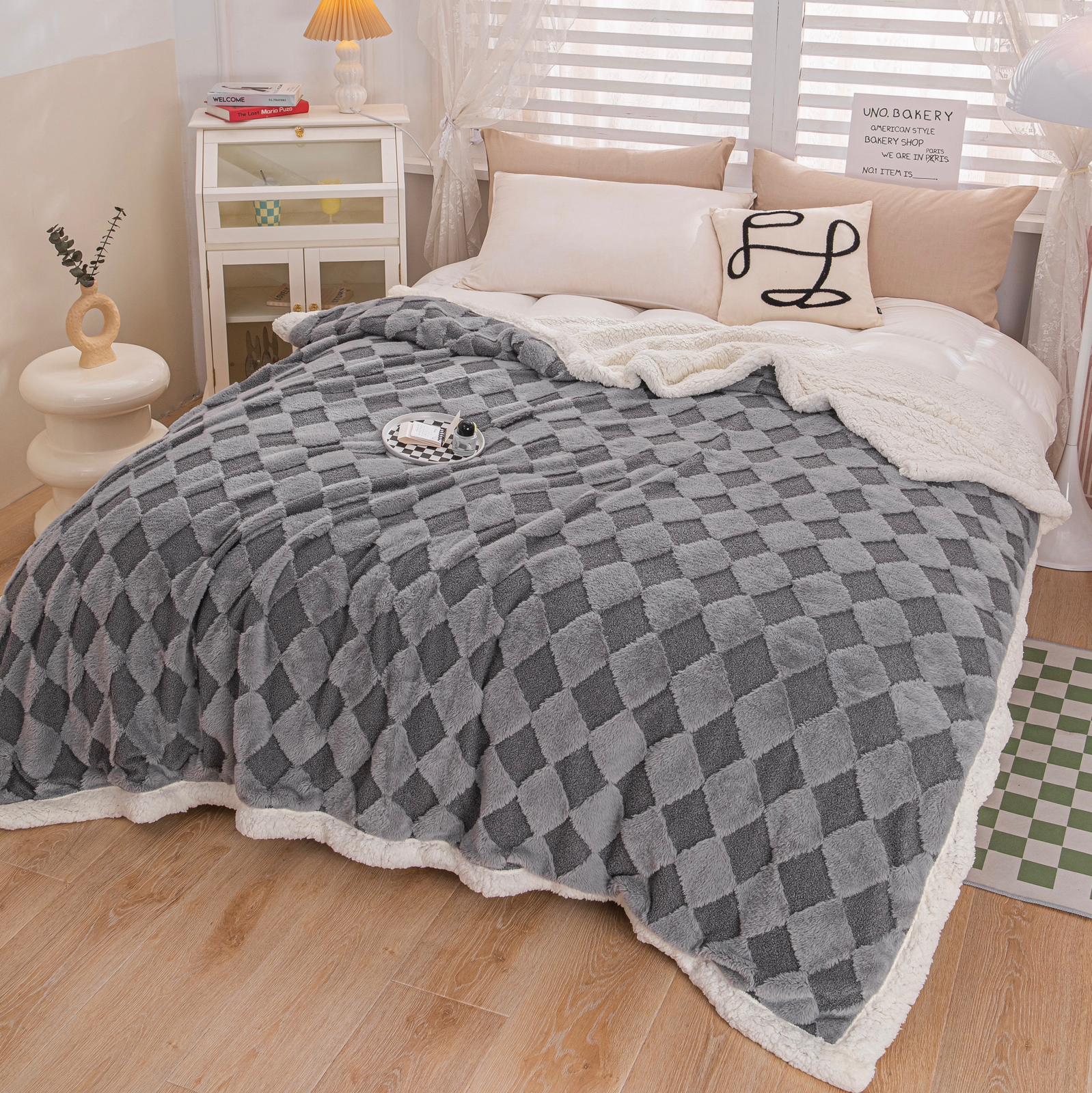 Patura Cocolino cu Blanita de Iepure si Catifea Teddy, 200x230cm, cu blanita pe spate