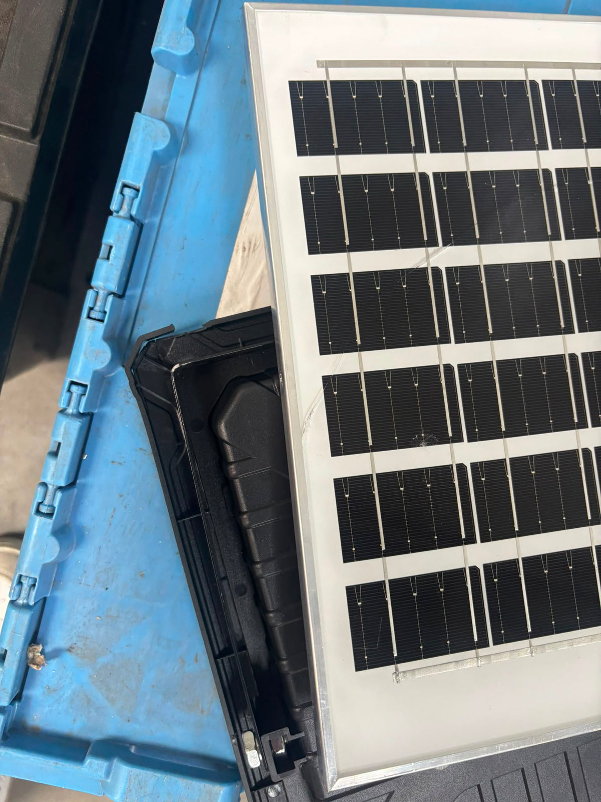 RESIGILAT — Proiector LED Jortan pentru exterior cu panou solar, telecomanda functii multiple, Solar Light IP 66, alb rece 80W · Acceptabil #002