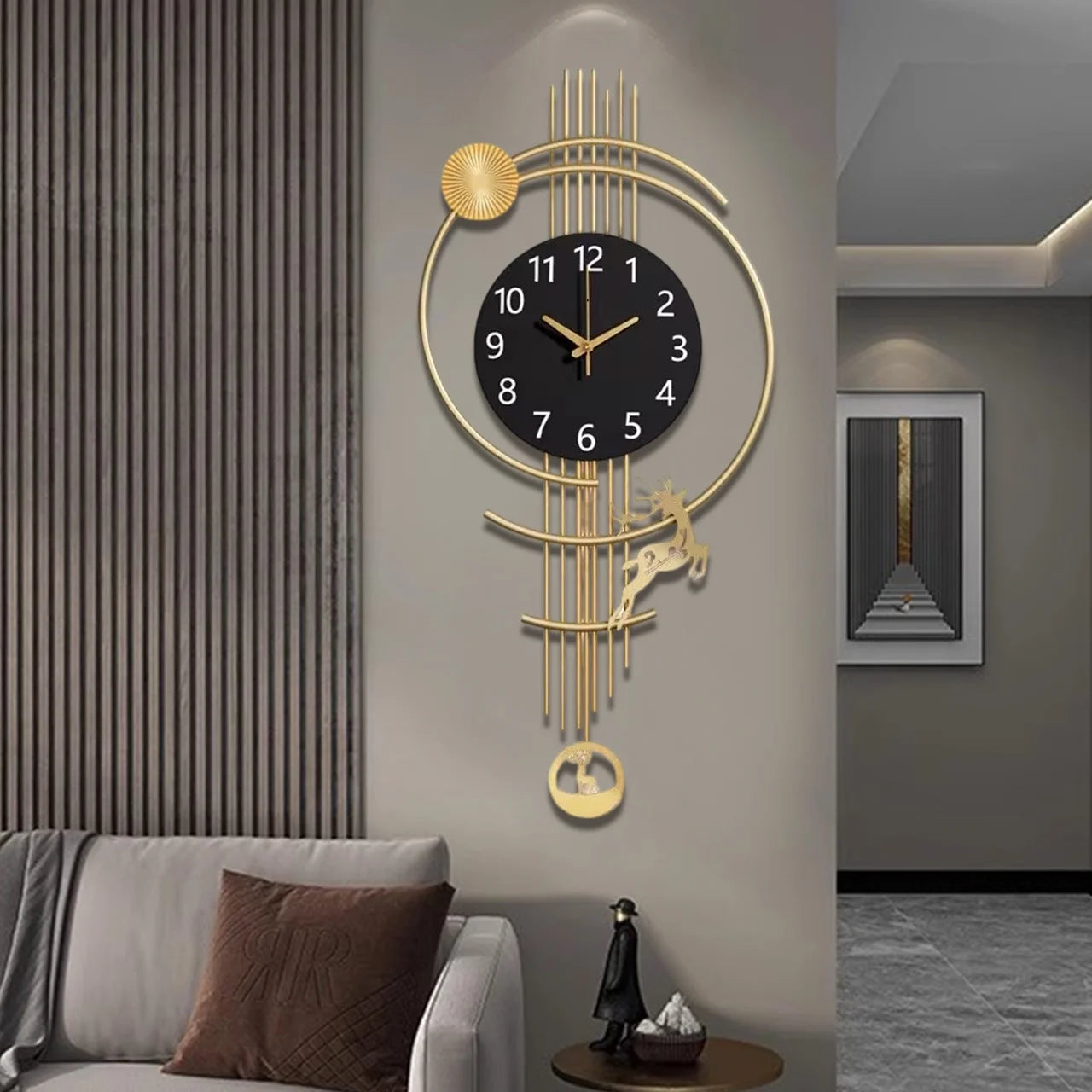 Ceas elegant de perete, cu design modern si elemente nautice, mecanism silentios si finisaj metalic elegant