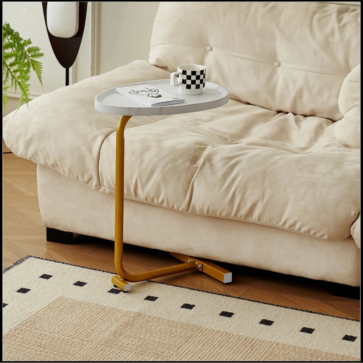 Masuta de cafea design nordic, cu blat alb si cadru metalic auriu , 40x30x60 cm