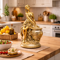 Statueta decorativa femeie eleganta, suport tip vas, rasina, finisaj auriu, design artistic premium, 30x17 cm