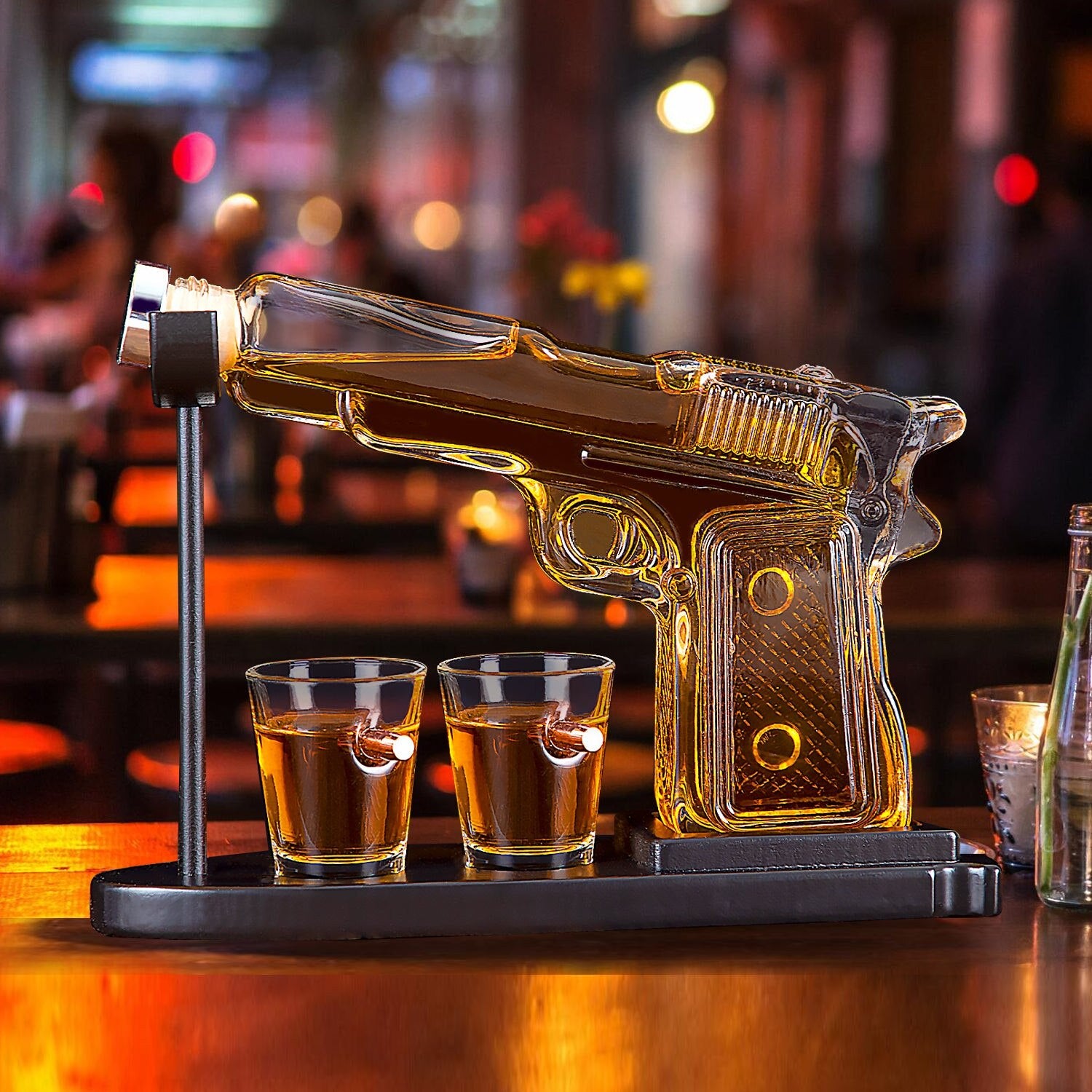 Set Decantor Bauturi  Forma Pistol si Gloante 220ml/50ml Sticla Lemn - detaliu produs