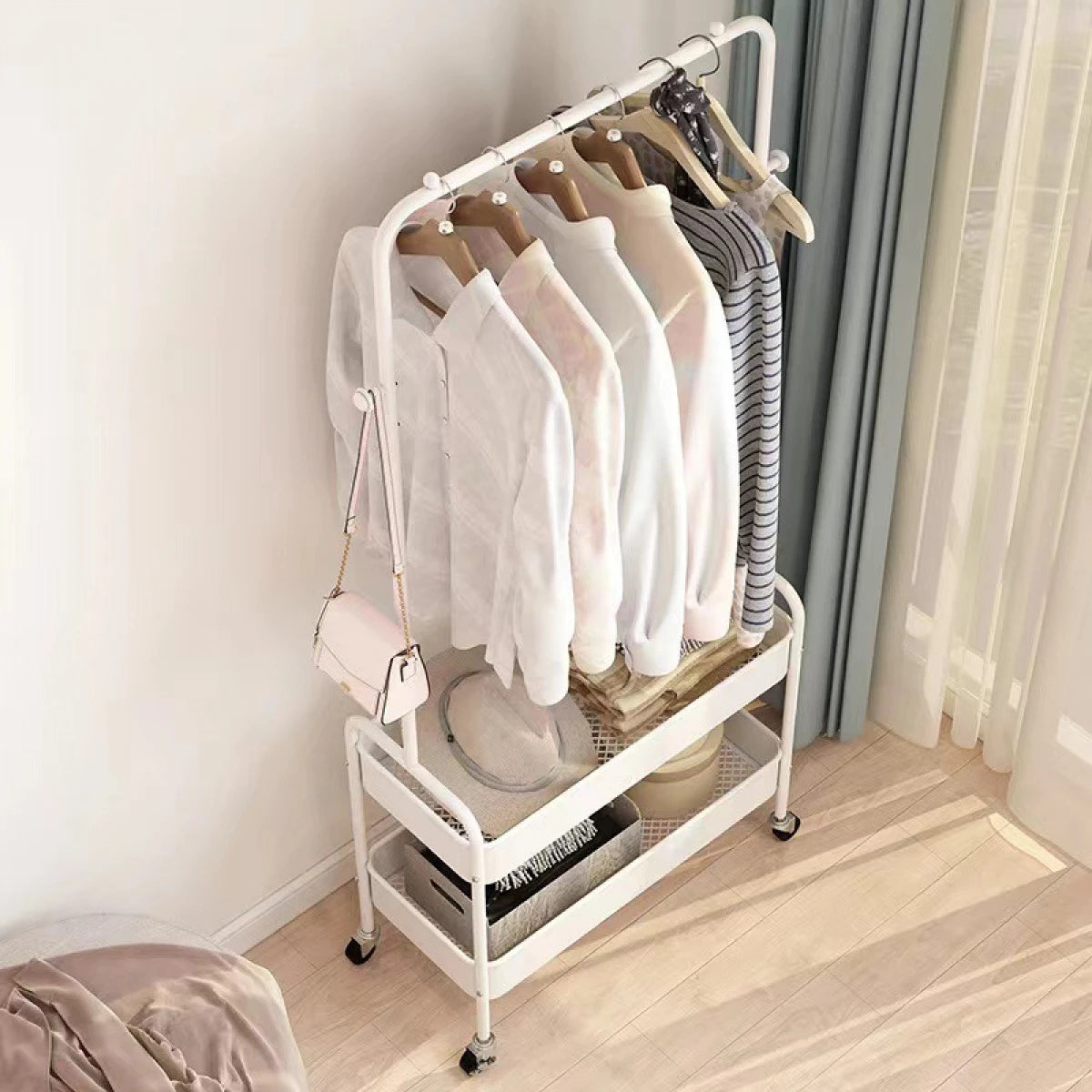 Suport pentru haine cu roti si cosuri metalice, 2 etaje, 160 x 68 x 30 cm, alb