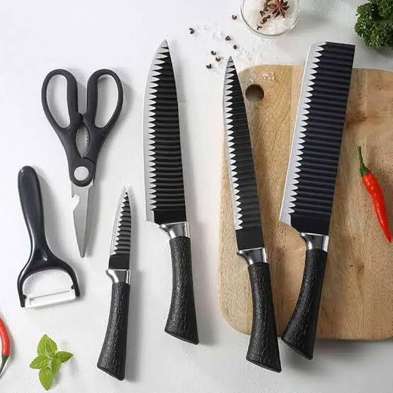 Set cuțite de bucătărie 6 piese – cuțite negre, foarfecă și curățător - detaliu produs