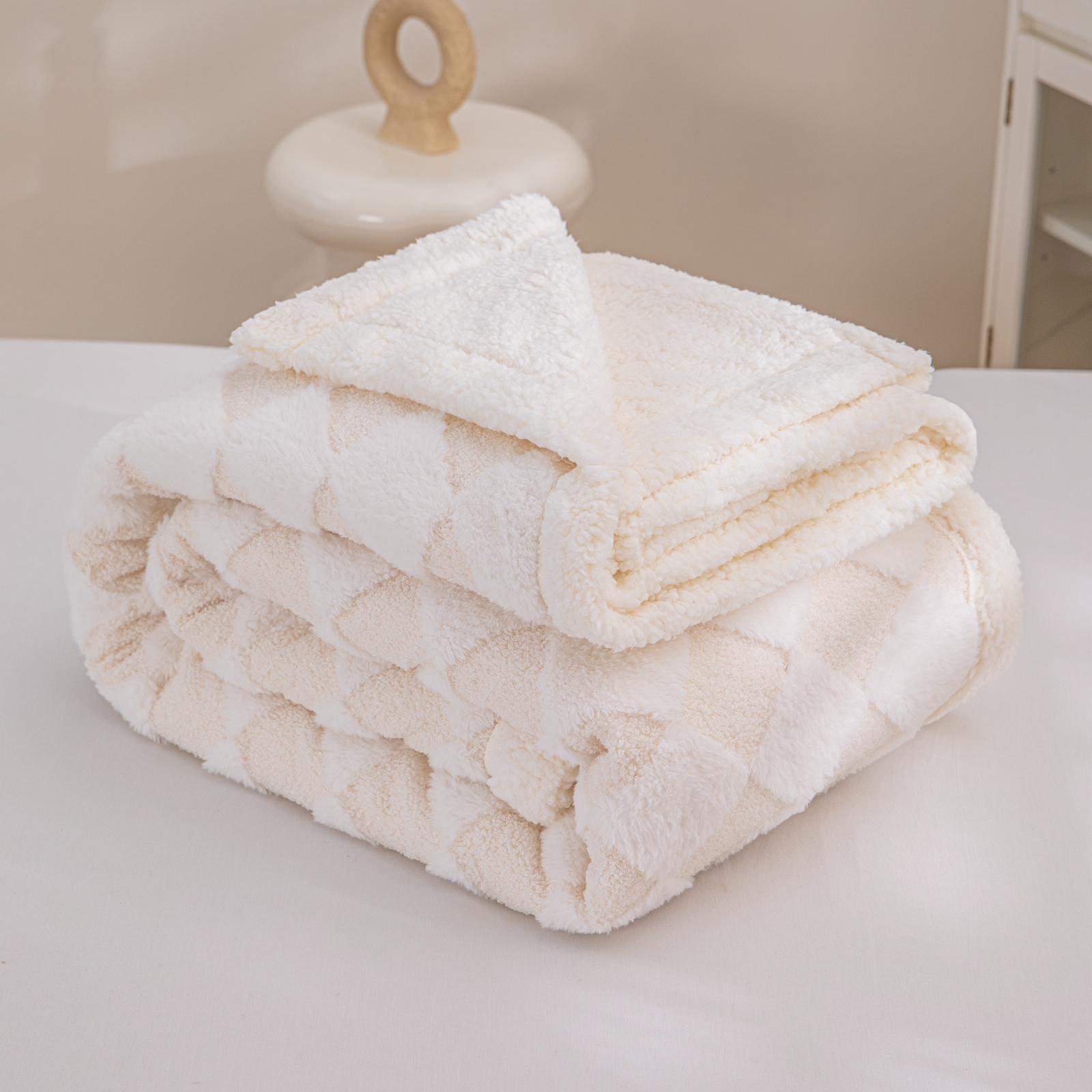 Patura Cocolino cu Blanita de Iepure si Catifea Teddy, 200x230cm, cu blanita pe spate