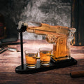 Set Decantor Bauturi  Forma Pistol si Gloante 220ml/50ml Sticla Lemn