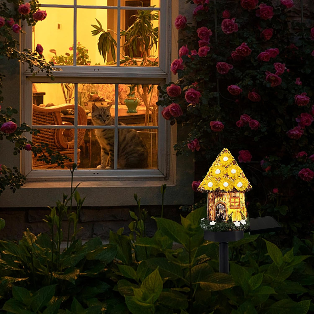 Lampa decorativa de gradina cu încarcare solara, model casuta din povesti