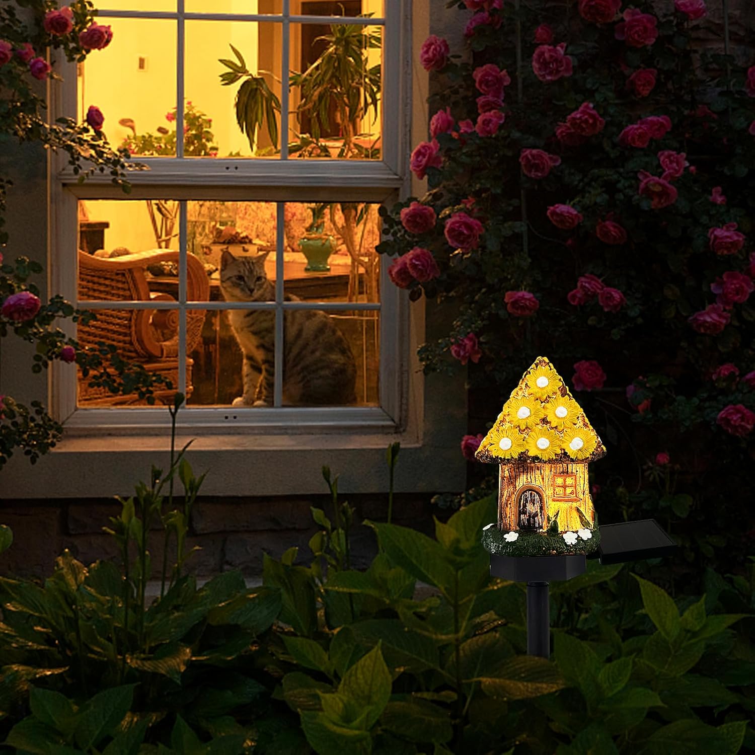 Lampa decorativa de gradina cu încarcare solara, model casuta din povesti