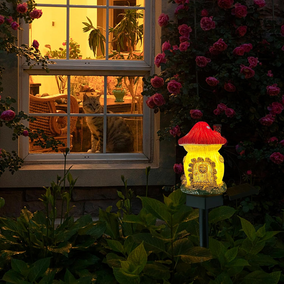 Lampa decorativa de gradina cu încarcare solara, model casuta din povesti