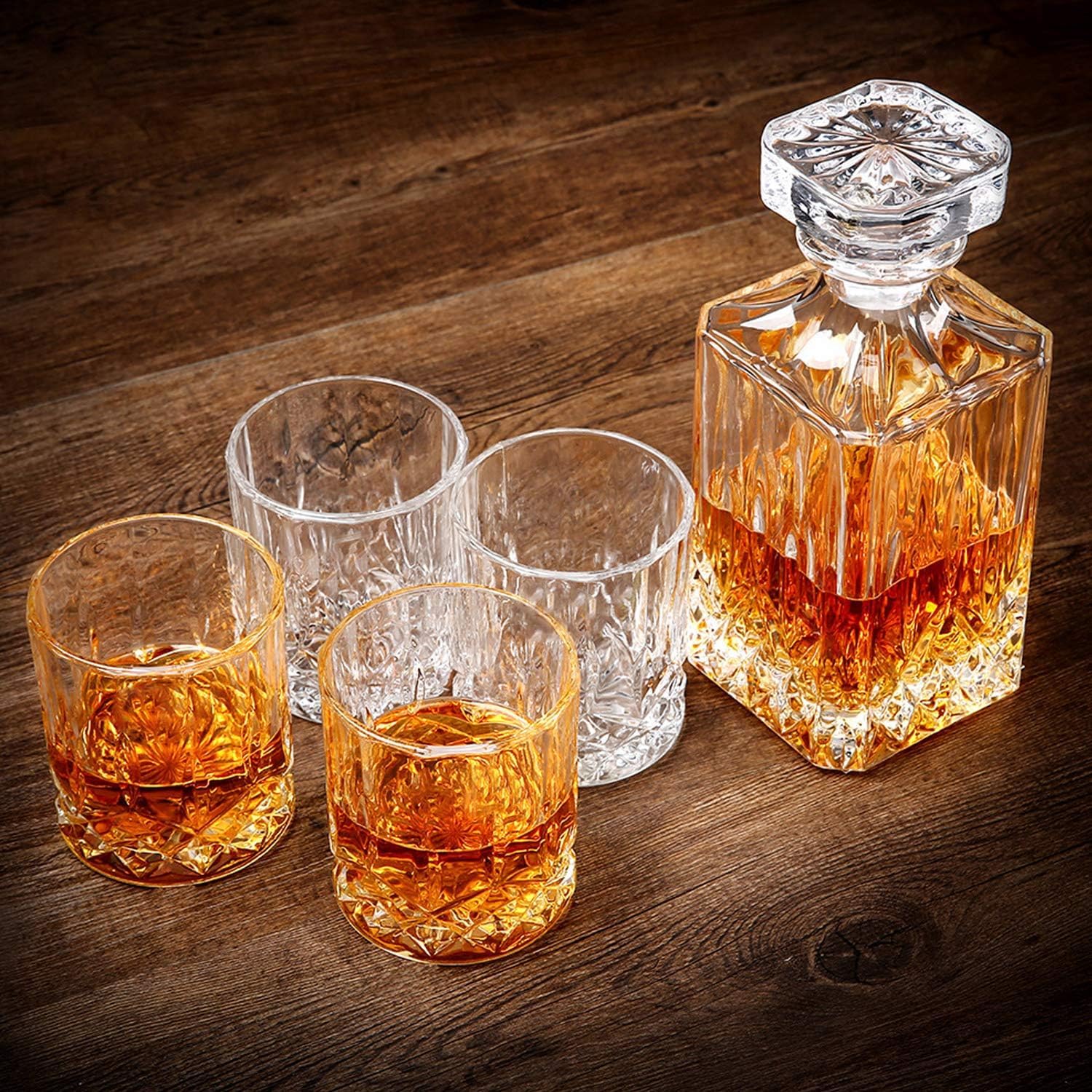 Set decantor whisky 830ml, cu 4 pahare din cristal