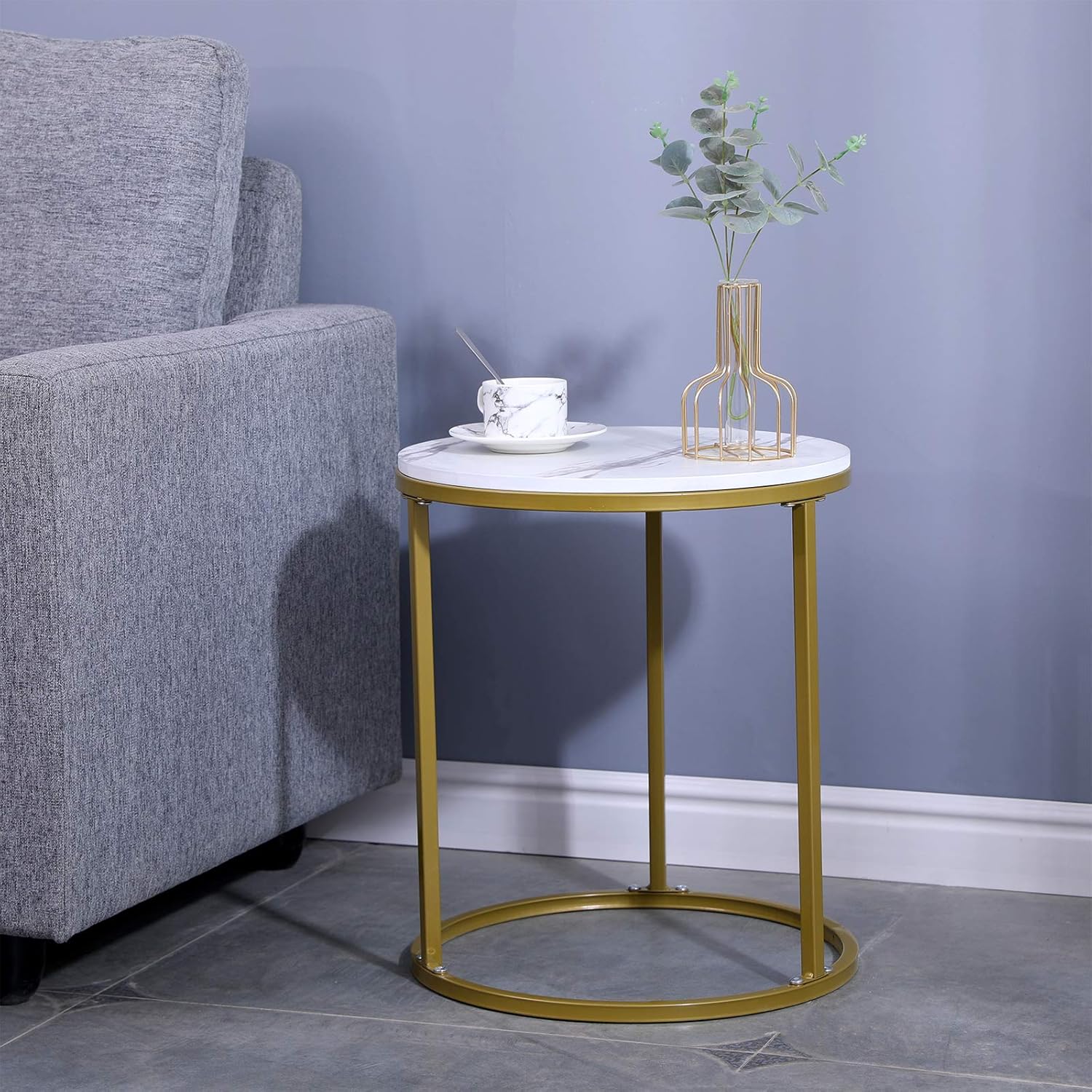 Masuta rotunda eleganta cu blat tip marmura si cadru metalic auriu, design modern pentru living 40 x 40 x 45 cm