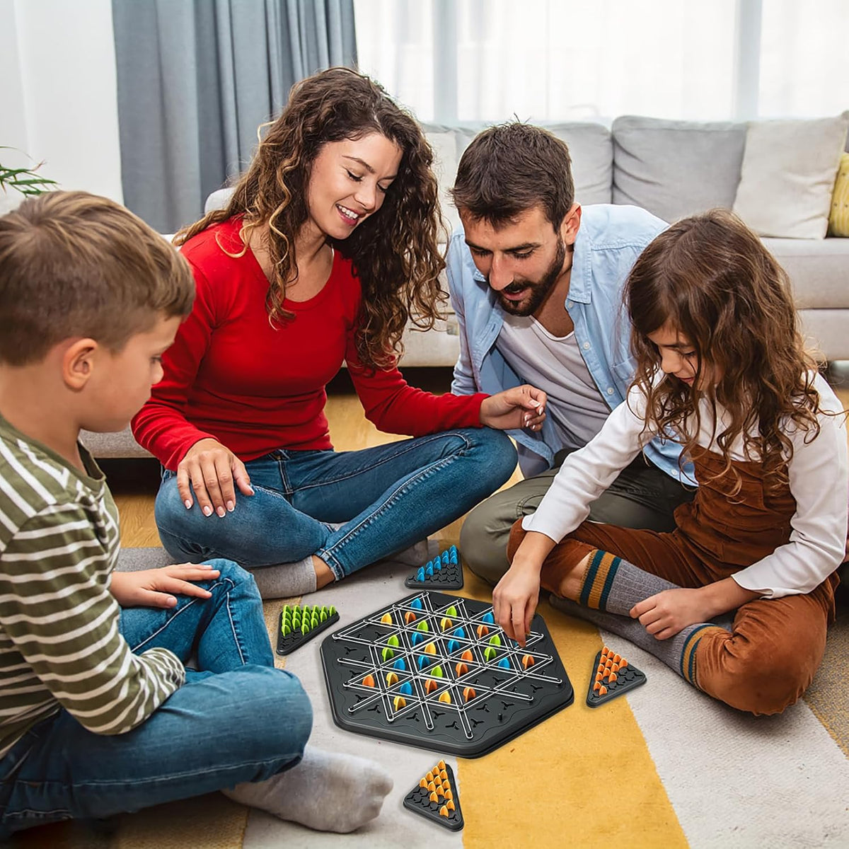 Joc interactiv de sah, educativ, cu benzi de cauciuc si triunghiuri geometrice, pentru copii