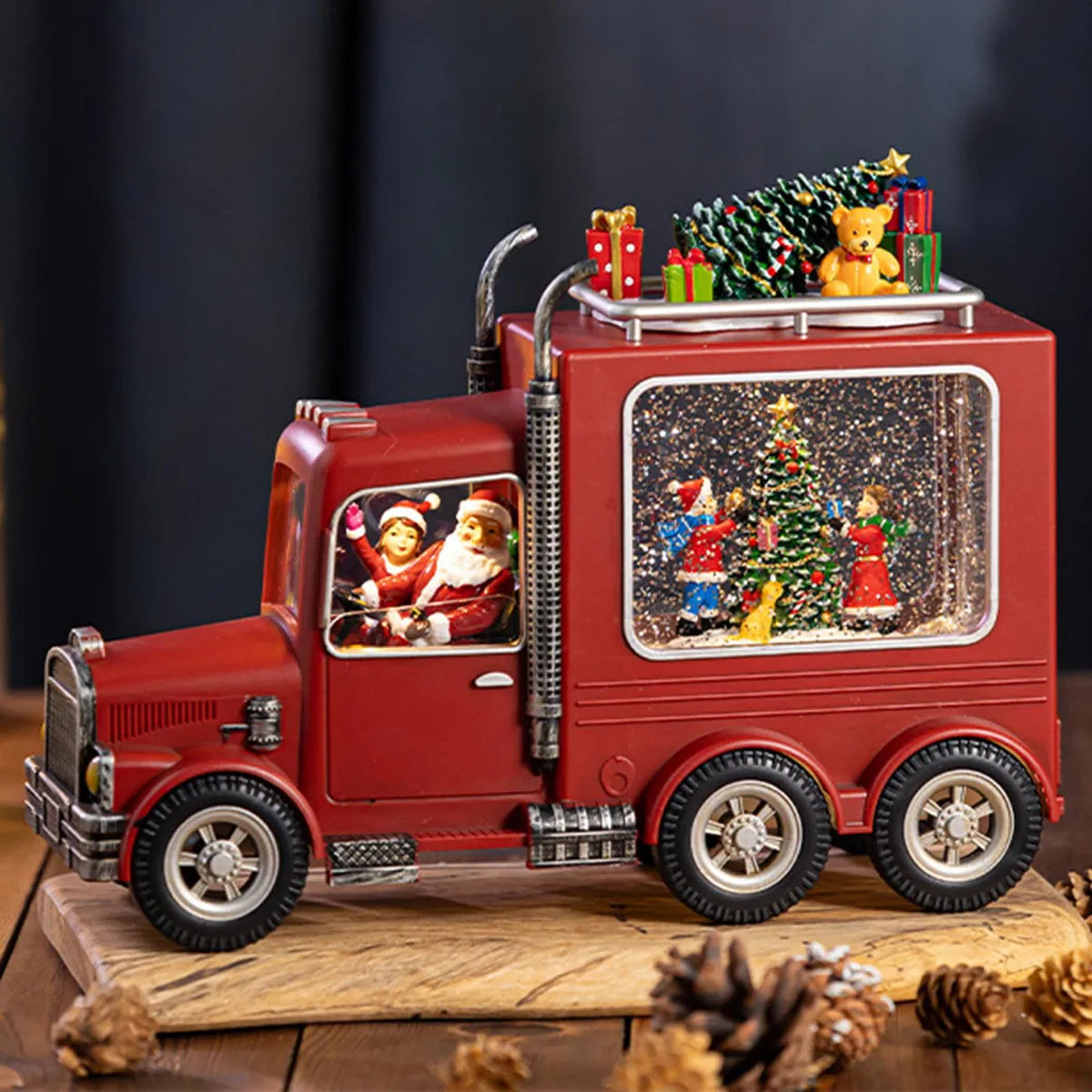 Decoratiune Craciun Camion Muzical cu Lichid si Sclipici, Iluminare LED si Scene 3D – 24.5 cm