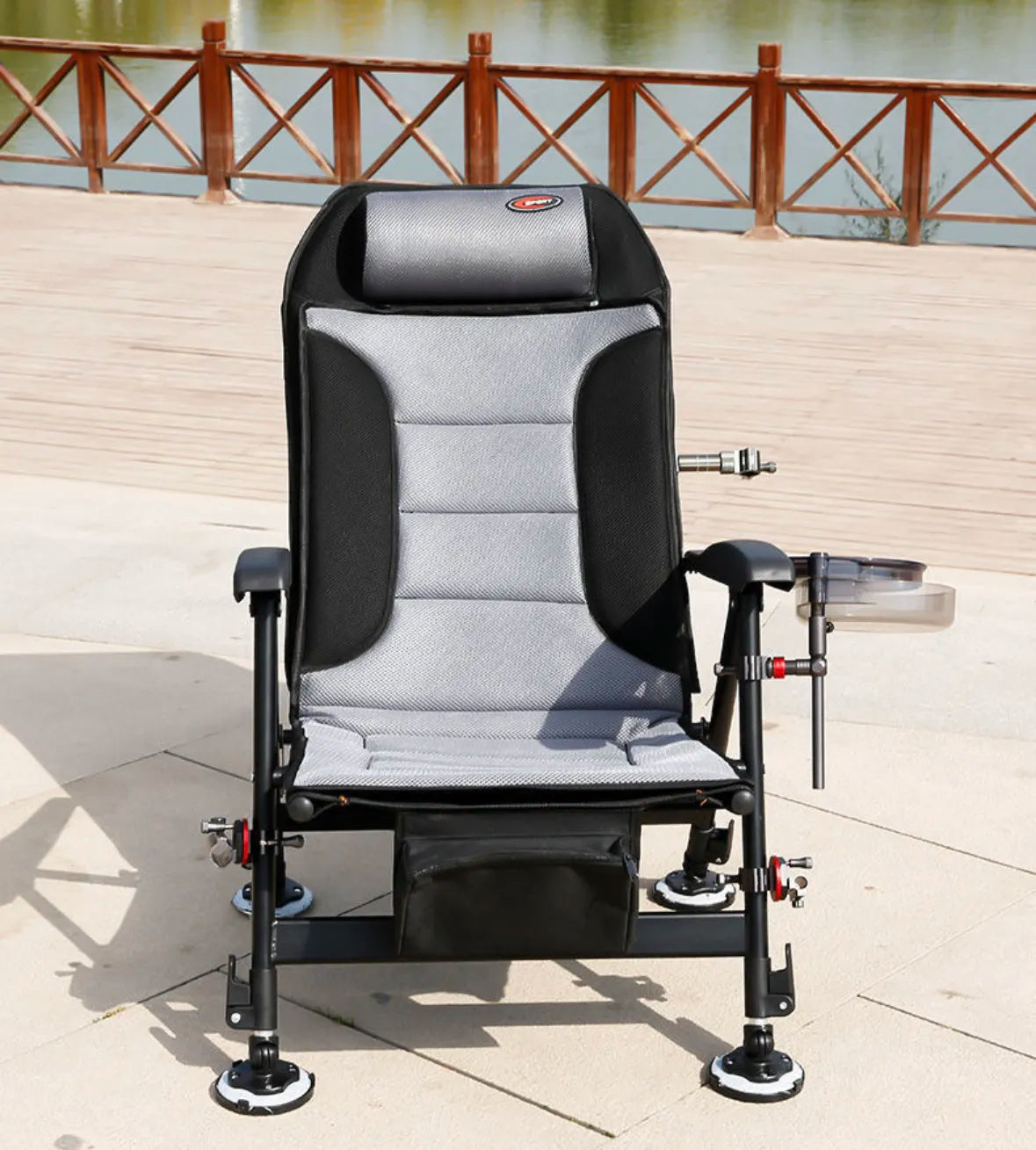 Scaun pliabil pentru pescuit cu suport pentru momeala si undite