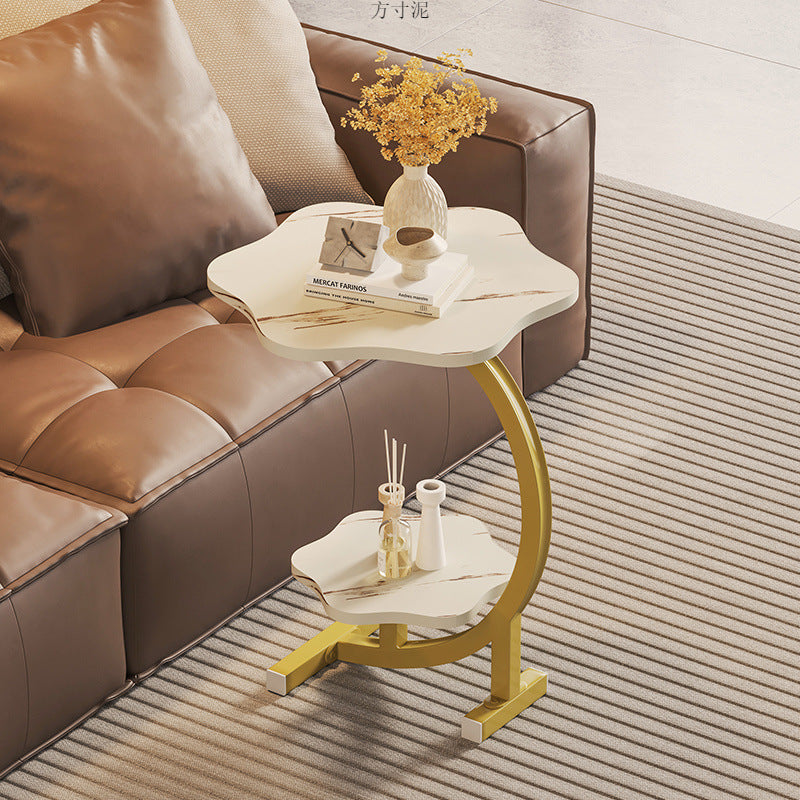 Masuta moderna cu doua rafturi in forma de floare, blat 40 cm si cadru metalic auriu, design elegant 60 cm inaltime