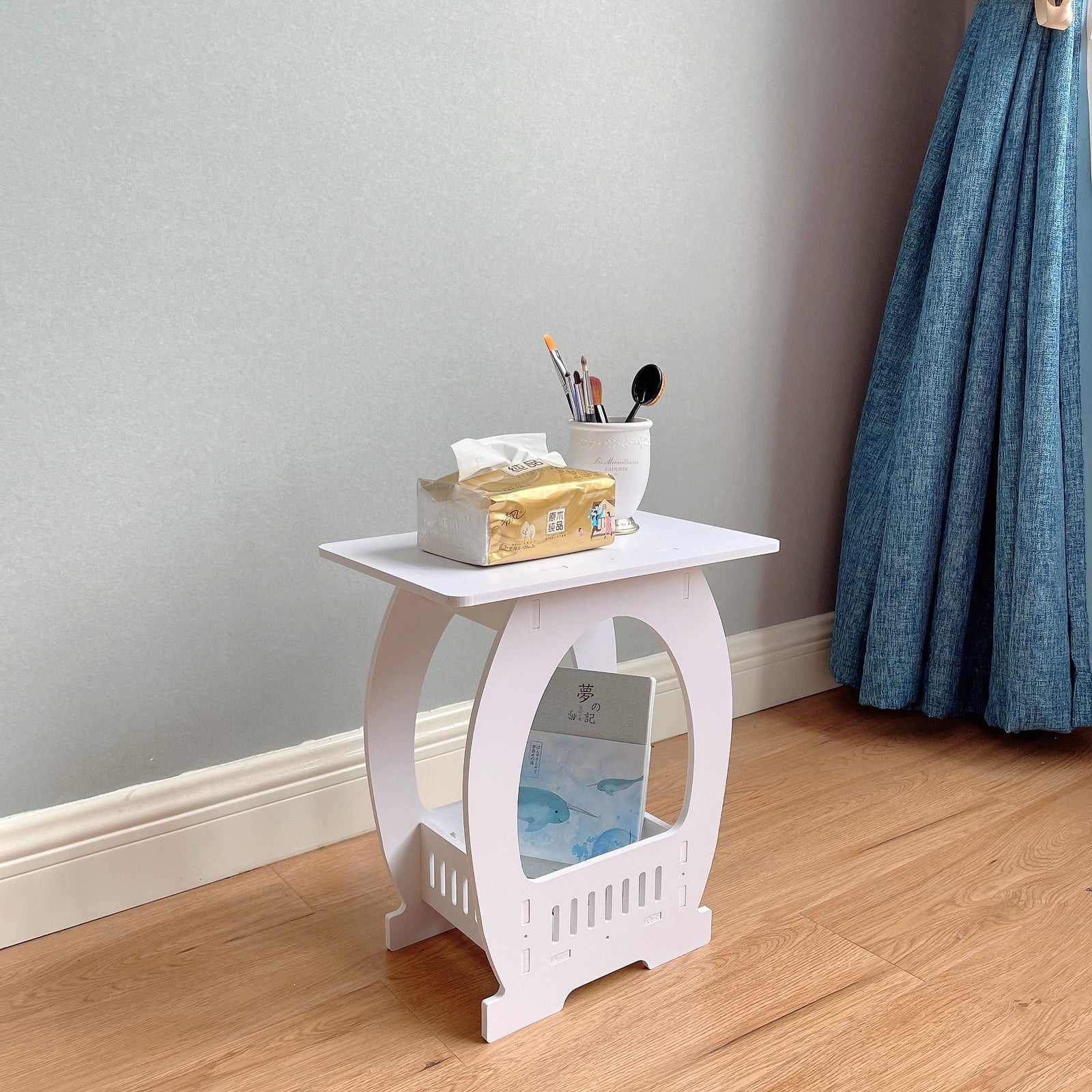 Noptiera alba decorativa, din PVC, 2 polite, 45cm