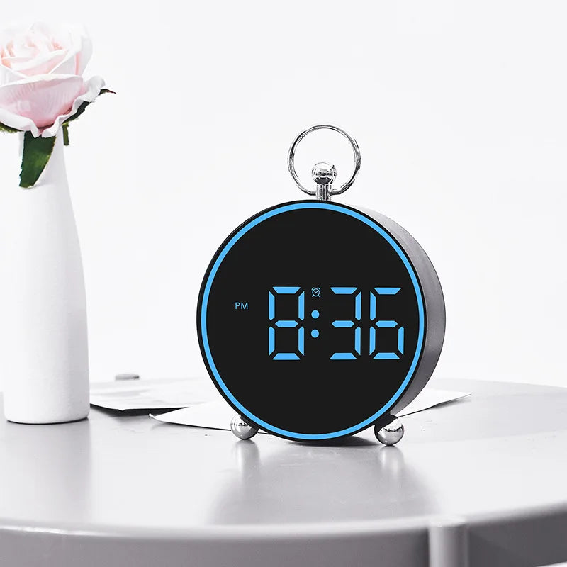 Ceas desteptator digital LED 4,4" cu afisaj color, comanda vocala si alarme personalizabile - trezeste ecranul prin bataie din palme