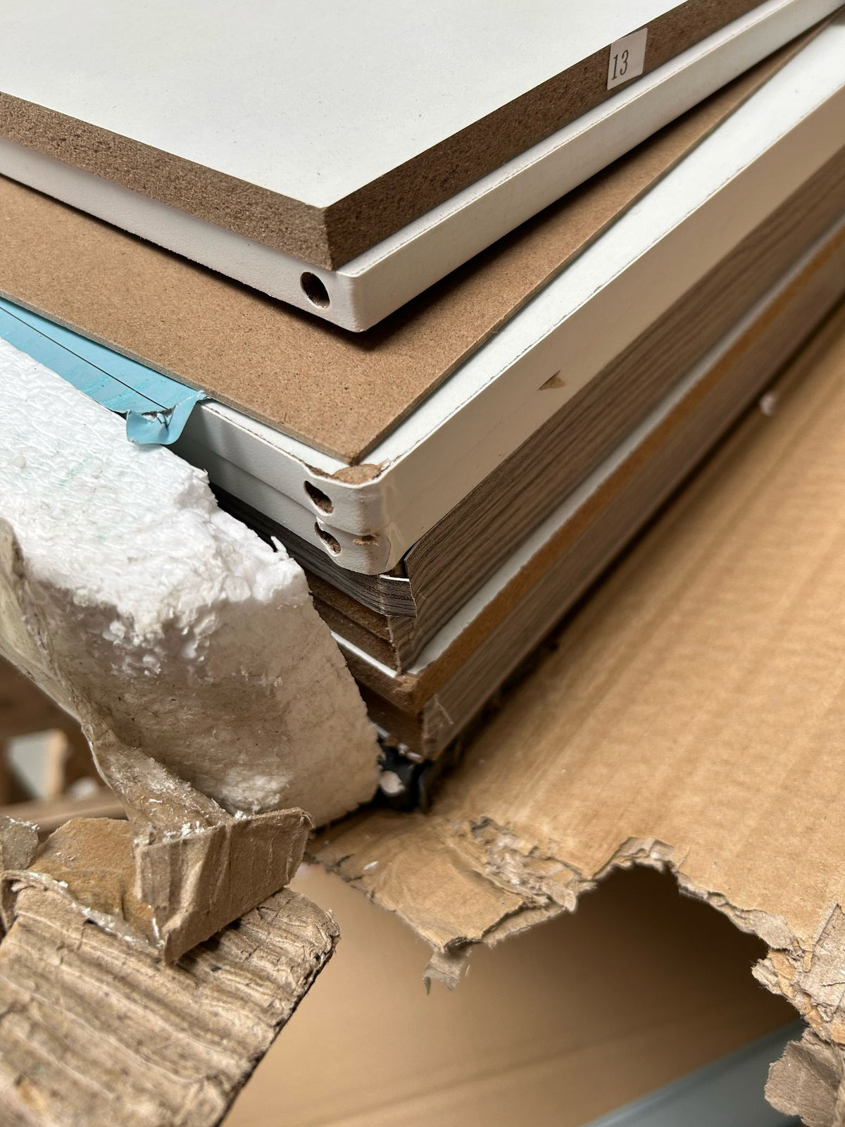 RESIGILAT - Pantofar tip dulap pentru hol, design minimalist, alb/gri