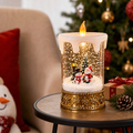 Decorațiune de Crăciun Premium tip Lumânare cu Moș Crăciun și Om de Zăpadă, Iluminare Caldă și Efect de Ninsoare – 12 × 12 × 28,5 cm