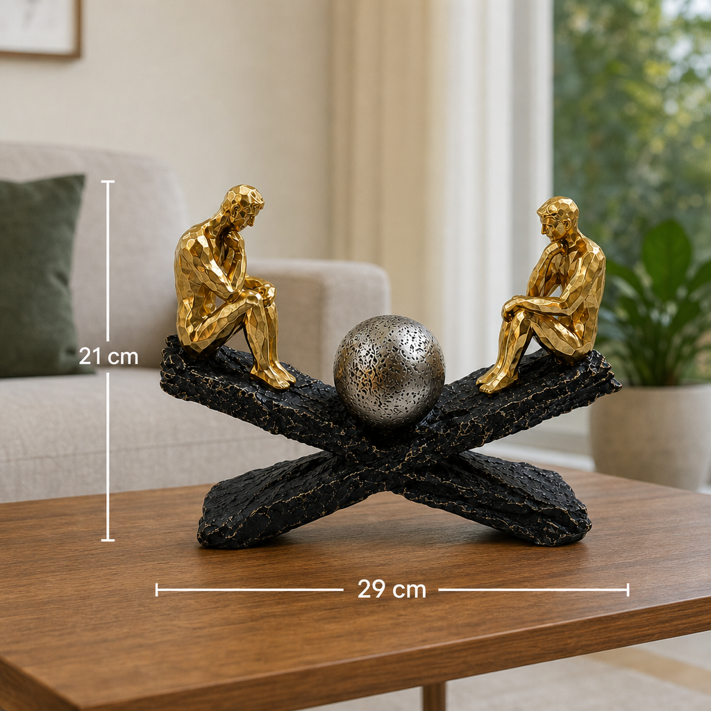 Statuetă Decorativă Premium „Echilibru și Reflecție”, din Rășină, cu Două Siluete Aurii – 29 × 21 cm - in context de utilizare