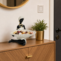 Statuetă Decorativă Femeie cu Tavă – Rășină Finisată, 25 × 21 cm - in context de utilizare