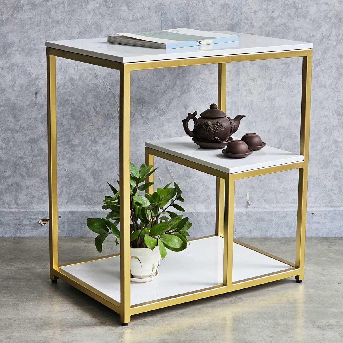 Masuta moderna cu blat tip marmura si cadru metalic  auriu – 3 nivele de depozitare 60 x 40 x 68 cm